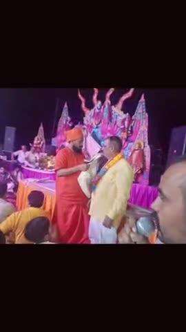 बेहडे की  इकबालपुर मंदिर  में,खाटू श्याम के जागरण में,गुरुजी ने आशीर्वाद दिया समाजसेवी चौधरी सुभाष नंबरदार  को