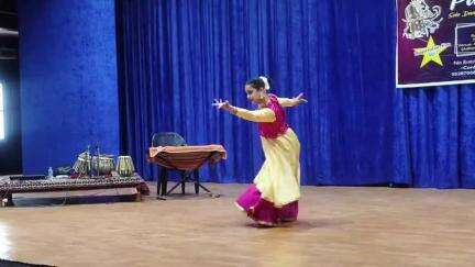 पौड़ी: पौड़ी आइडल के चयन के लिए प्रेक्षागृह में नृत्य और गायन की एकल प्रतियोगिताओं के ऑडिशन हुए