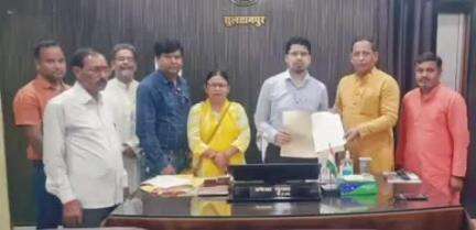 सुल्तानपुर: चयन वेतनमान एवं शिक्षा मित्रों को विकल्प पत्र भरवाने सहित नौ बिंदुओं की समस्याओं को लेकर बीएसए से मिले शिक्षक प्रतिनिधि