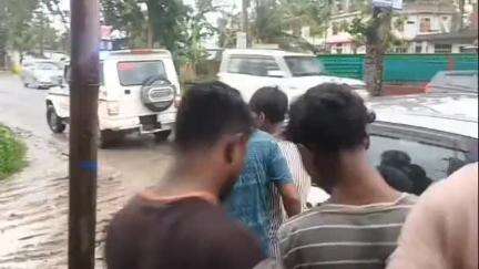 নগাঁও: মৰিকলঙত নিচাজাতীয় সামগ্ৰী সহ দুজন সৰবৰাহকাৰীক আটক মৰিকলং আৰক্ষীৰ