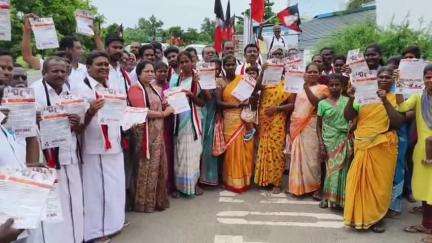 சேத்துப்பட்டு: கெங்கை சூடாமணி கிராமத்தில் போளூர் முன்னாள் MLA ஜெயசுதா அதிமுக ஆட்சி திட்டங்கள் குறித்து துண்டு பிரசுரங்களை வழங்கினார்