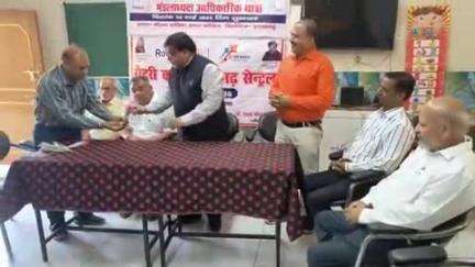 प्रतापगढ़: चिलबिला में रोटरी क्लब ने जरूरतमंद छात्रों को निशुल्क पुस्तकें बांटी