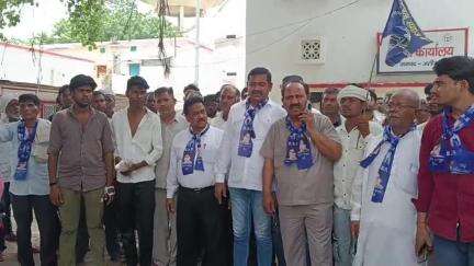 कोल: काज़िमाबाद में दूल्हे के साथ हुई मारपीट, पीड़ितों ने बसपा नेताओं के साथ SP देहात से की मुलाक़ात