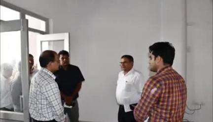 नौगढ़: सचिव नगर विकास ने जिला पुस्तकालय के रेनोवेशन और सुदृढ़ीकरण के कार्यों का किया निरीक्षण