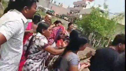 नाईकनगरात बुद्धविहार पाडण्यासाठी आलेल्या मनापाचे कर्मचारी आणि नागरिकांमध्ये वाद, नागरिकांना पोलिसांनी घेतले ताब्यात