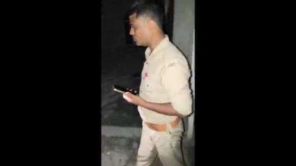 तमकुही राज: पाण्डेय मुन्नी पट्टी में न्यायालय के आदेश के बावजूद दबंगों और हल्का पुलिस पर भवन का लिंटर नहीं होने देने का लगा आरोप
