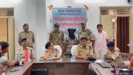 डिंडौरी: रूसा गांव में हुई माँ-बेटे की हत्या के मामले में पुलिस ने आरोपी को किया गिरफ्तार, SP ने पुलिस कंट्रोल रूम में दी जानकारी