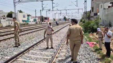 अजमेर: सुभाष नगर फाटक के पास रेलवे लाइन क्रॉस करते समय ट्रेन की चपेट में आई दो बहनें, पुलिस मौके पर पहुंची