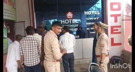 धामपुर: नहटौर के धामपुर मार्ग पर गांव कश्मीरी पेट्रोल पंप के पास SDM ने आमने-सामने 2 रेस्टोरेंट पर छापेमार कार्रवाई कर लगाई सील