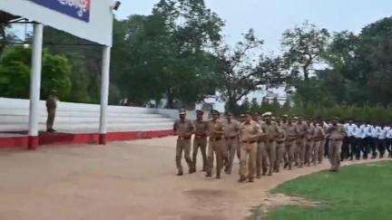 सहारनपुर: पुलिस लाइन ग्राउंड में वरिष्ठ पुलिस अधीक्षक ने शुक्रवार को परेड की सलामी ली और पुलिस लाइन का भ्रमण किया