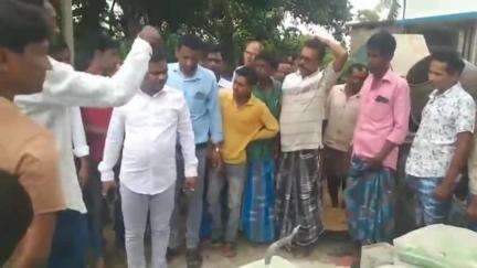 মঙ্গলকোট: ইছাবটগ্রামে ঢালাই রাস্তা পরিদর্শনে সভাধিপতি, মানুষ যাতে বিভ্রান্তিতে না পড়ে সেজন্য একই সিমেন্ট ব্যবহারের পরামর্শ