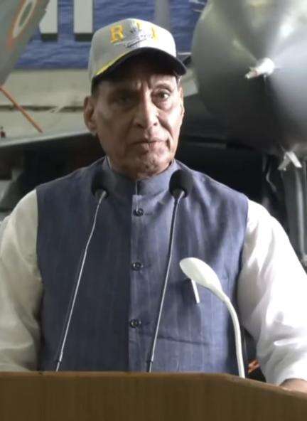 रक्षा मंत्री राजनाथ सिंह ने फिर दिया पाकिस्तान को डराने वाला संदेश; कहा- हमारी सेनाओं ने अपनी आस्तीनें...