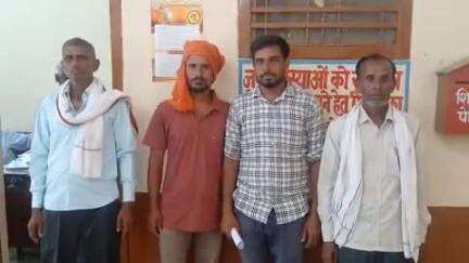 आंवला: आंवला के कैनी शिवनगर में चकमार्ग बंद करने का विवाद, ग्रामीणों ने एसडीएम से की शिकायत