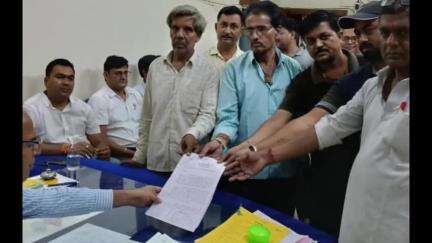 रतनगढ़: मानसून से पहले रतनगढ़ की मुख्य गैनाणी की साफ-सफाई करवाने की मांग को लेकर व्यापारियों ने एसडीएम को दिया ज्ञापन