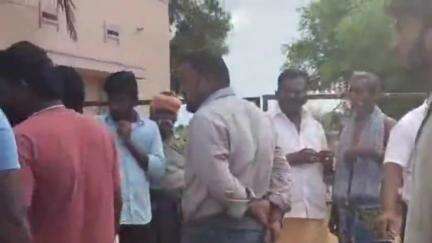 வேடசந்தூர்: மொங்குபித்தம்பட்டியில் இட பிரச்சனை காரணமாக ஒரே சமுதாயத்தை சேர்ந்த இருதரப்பினர் மோதல்