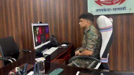 आदित्यपुर गम्हरिया: पुलिस अधीक्षक ने कार्यालय कक्ष से SDPO, CI, थाना प्रभारियों संग VC के माध्यम से की बैठक