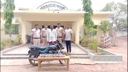 भटगांव पुलिस ने मोटरसाइकिल में 60 पौव्वा देसी प्लेन शराब परिवहन करते एक आरोपी को किया गिरफ्तार