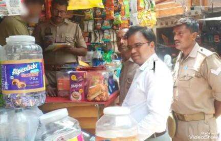 मिर्ज़ापुर: कटरा कोतवाली पुलिस ने सार्वजनिक स्थानों पर धूम्रपान और तंबाकू सेवन करने पर आठ लोगों पर कार्रवाई कर ₹4800 का काटा चालान