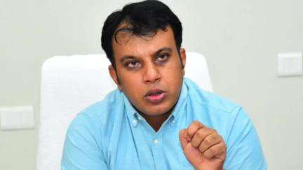 సిరిసిల్ల: ప్రభుత్వ ఆసుపత్రిలో వసతులుకల్పించాలి జిల్లా కలెక్టర్ సందీప్ కుమార్ ఝ సిరిసిల్ల ప్రభుత్వ ఆసుపత్రి అభివృద్ధి కమిటీ సమావేశం