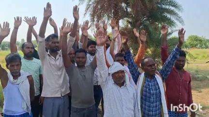 बुढ़नपुर: खालिसपुर गांव के ग्रामीणों ने ग्राम प्रधान के खिलाफ किया विरोध प्रदर्शन, ग्राम प्रधान की दबंगई उजागर हुई