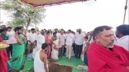 నందవరం శ్రీ చౌడేశ్వరీ దేవి ఆలయం చిత్రంలో రూ.3కోట్ల తో నూతన కళ్యాణ మండప నిర్మాణ పనులకు భూమి పూజ చేసిన మంత్రి బీసీ