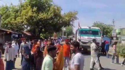 जगदीशपुर: जगदीशपुर बाजार के अस्पताल चौक पर स्थित पानी टंकी का मोटर खराब होने से महिलाओं ने किया सड़क जाम #jansamasya
