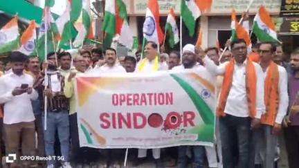 कळमनूरी: आखाडा बाळापूर येथे भारतीय सैनिकांच्या सन्मानार्थ तिरंगा रॅलीचे आयोजन