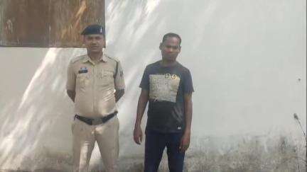 बलौदा: 10 लीटर महुआ शराब के साथ आरोपी को बलौदा में गिरफ्तार किया गया, पुलिस की कार्रवाई