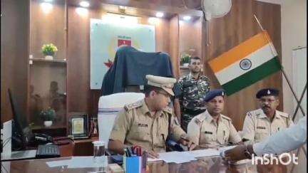 चतरा: बरवाकोचवा गांव में शादी में गोलीकांड के 2 आरोपी जेल भेजे गए, पुलिस अधीक्षक ने प्रेस कॉन्फ्रेंस कर दी जानकारी