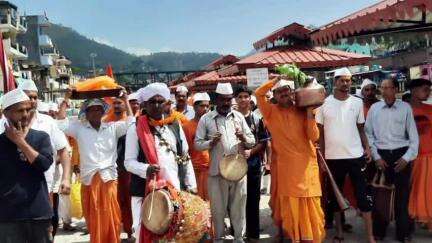 बागेश्वर: दो दिवसीय नौत का भव्य शुभारंभ, देव स्नान के साथ श्रद्धालुओं ने सरयू-गोमती संगम में डुबकी लगाकर लिया आशीर्वाद