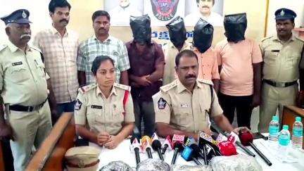 పలమనేరు: గంజాయి అమ్ముతున్న నలుగురు వ్యక్తులు అరెస్ట్, వివరాలు వెల్లడించిన డిఎస్పి ప్రభాకర్