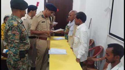गया टाउन सीडी ब्लॉक: पुलिस कप्तान आनंद कुमार के समक्ष जनता दरबार में 100 पीड़ित पहुंचे, सभी की शिकायतें सुनी गईं