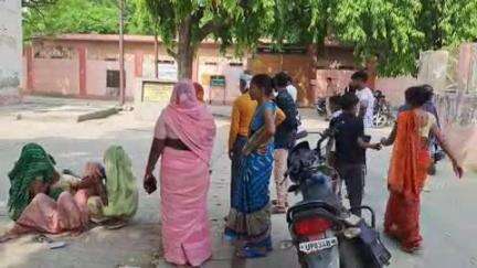 फिरोज़ाबाद: न्यू बाईपास पर तेज रफ्तार के चलते इनोवा कार ने बाइक में मारी जोरदार टक्कर, एक शख्स की मौत, दूसरा गंभीर घायल