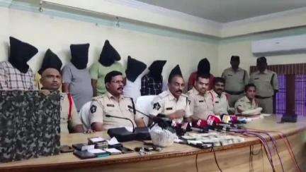 శ్రీకాకుళం: రైస్ పుల్లింగ్ పేరిట మోసాలకు పాల్పడుతున్న ముఠాను అరెస్టు చేసినట్లు తెలిపిన అదనపు ఎస్పీ కేవీ రమణ