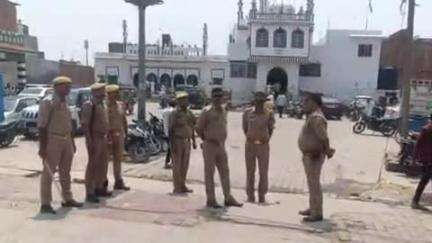 मंझनपुर: जुमा की नमाज के दौरान मंझनपुर व अन्य संवेदनशील इलाकों में पुलिस ने की निगरानी, ड्रोन कैमरों का किया गया उपयोग