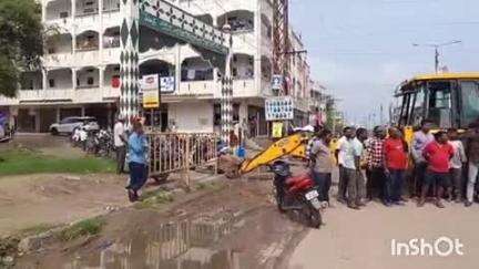 పరిగి: ఎర్రగడ్డ పల్లి వెళ్లే రోడ్డు గుంతలమయం, నూతన రోడ్డు వేయాలని గ్రామస్తులు బీజాపూర్ నేషనల్ హైవేపై నిరసన #localissue