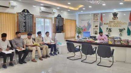 किशनगंज: जिला परिवहन टास्क फोर्स की बैठक संपन्न, डीएम ने यातायात सुधार के लिए दिए कड़े निर्देश