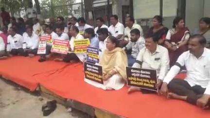 ಕಲಬುರಗಿ: ಜನೌಷಧಿ ಕೇಂದ್ರ ಮುಚ್ಚುತ್ತಿರುವ ಕಾಂಗ್ರೆಸ್‌ ಸರ್ಕಾರದ ನಡೆ ಖಂಡಿಸಿ ನಗರದಲ್ಲಿ ಬಿಜೆಪಿ ಪ್ರತಿಭಟನೆ