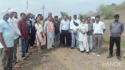 नेर: शेतकऱ्यांचा रस्त्याचा प्रश्न निकाली काढण्यासाठी मांगलादेवी ग्रामपंचायत कार्यालय येथे बैठक