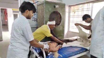 चरखारी: खरेला के सलुआ गांव के एक युवक ने अज्ञात कारणों से किया जहरीले पदार्थ का सेवन, जिला अस्पताल में कराया गया भर्ती