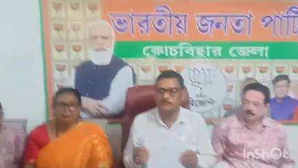 কোচবিহার ১: প্রধানমন্ত্রীর সভায় যেতে BJP কর্মীদের বাধা দিয়েছে তৃণমূল, 50-র বেশি কর্মী জখম হয়েছেন; জেলা কার্যালয়ে বললেন জেলা সভাপতি