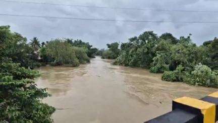 জিরানিয়া: টানা বৃষ্টির জেরে রাজধানী আগরতলাসহ রাজ্যের বিভিন্ন জায়গায় বন্যা পরিস্থিতি সৃষ্টি হয়েছে