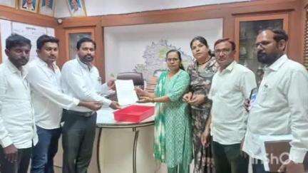 यवतमाळ: मारोती शोरूमजवळील खचलेला पूल दुरुस्तीबाबत काँग्रेसच्या शिष्टमंडळाकडून सार्वजनिक बांधकाम विभागास निवेदन