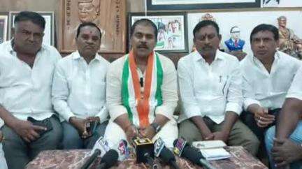 ఆర్మూర్: ఆర్మూర్ లోని పివిఆర్ భవనంలో విలేకరుల సమావేశం నిర్వహించిన కాంగ్రెస్ పార్టీ ఆర్మూర్ నియోజకవర్గం ఇంచార్జ్ వినయ్ రెడ్డి