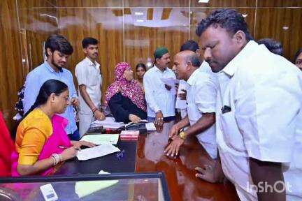 ప్రజా ప్రభుత్వంతోనే ప్రతి ఒక్కరికీ న్యాయం
మంత్రి కొండా సురేఖ ప్రజల నుంచి వినతులు తీసుకున్నారు