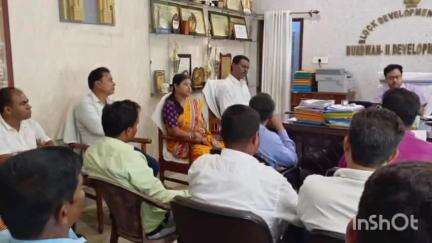 বর্ধমান ২: বর্ধমান দুই ব্লক সমষ্টি উন্নয়ন আধিকারিক এর দপ্তরে খাদ্য ও সরবরাহ দপ্তরের সঙ্গে আলোচনা বৈঠক বিধায়ক ও বিডিওর