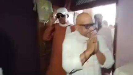कांग्रेस प्रदेश अध्यक्ष अजय राय ने शहीद लेफ्टिनेंट शशांक तिवारी के ग्राम मझवा गद्दोपुर पहुंचकर श्रद्धांजलि अर्पित की