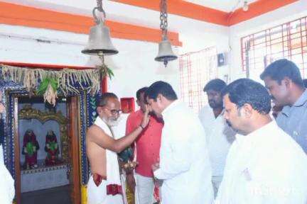 తాండూరు: శ్రీ రామ్ మందిరం పున నిర్మాణ శంకుస్థాపన పూజా కార్యక్రమంలో పాల్గొన్న ఎమ్మెల్యే మనోహర్ రెడ్డి