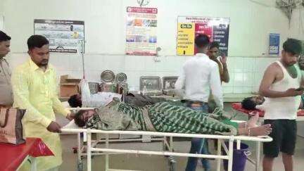 बदायूं: सिलहरी गांव के पास तेज रफ्तार चार पहिया वाहन ने दो बाइक सवारों को मारी टक्कर, महिला और बच्चे सहित 5 लोग हुए गंभीर घायल