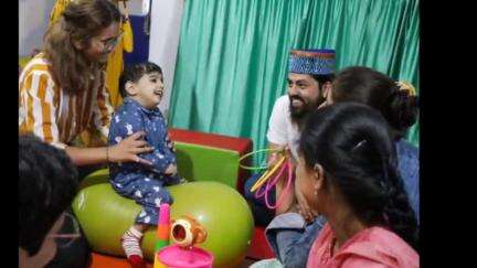 कुल्लू: लोकगायक इंदरजीत ने दिव्यांग बच्चों के लिए विशेष गीत बनाने की जानकारी दी, आश बाल विकास केंद्र का किया दौरा